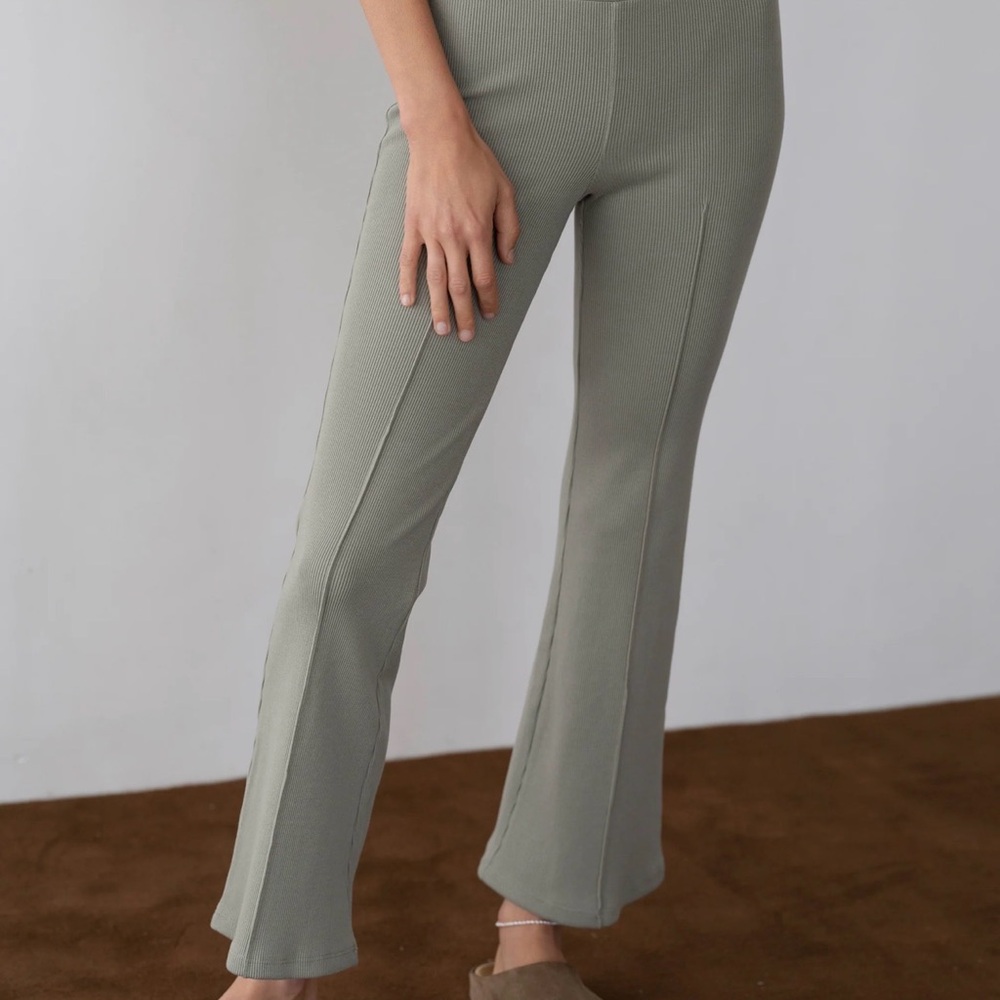 DONNI. Ribbed kick flare olive Pants